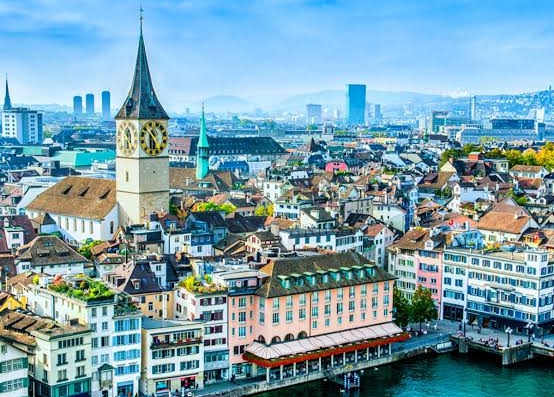Top 10 Countries With the Highest Average Monthly Earnings